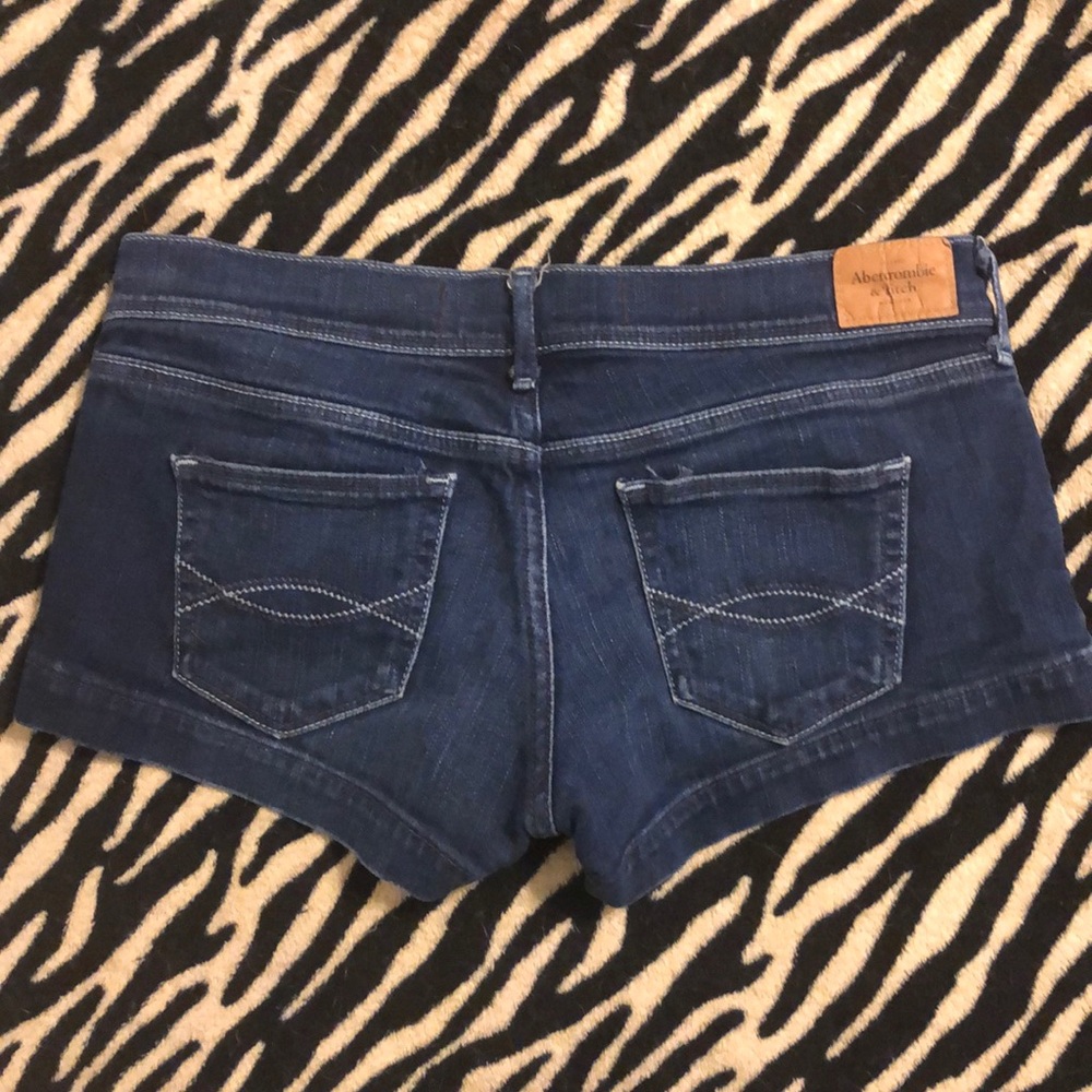 Shorts - Picture 3 of 3